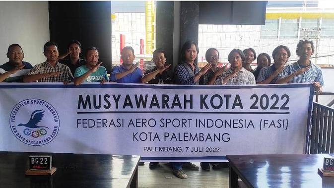 <p>Rapat pembentukan FASI Palembang dalam kegiatan Musyawarah Kota 2022, yang diikuti para atlet paralayang di Sumsel (Dok. Pribadi Khotaman / Nefri Inge)</p>