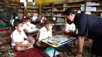 Permudah PJJ, Menteri Erick Thohir Beri Bantuan di Sekolah Desa Cikuya, Tangerang. (Liputan6.com/Istimewa)