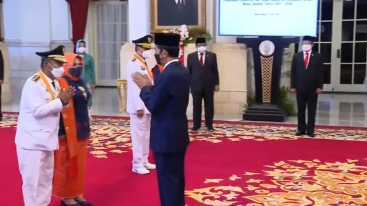 Presiden Jokowi melantik Rusdi Mastura dan Ma'mun Amir sebagai Gubernur dan Wakil Gubernur Sulteng di Istana Kepresidenan Jakarta. (Istimewa)