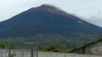 Gunung Kerinci mengalami erupsi dengan ketinggian kolom abu mencapai kurang lebih 150 meter dari atas puncak gunung. (Liputan6.com/ Ist PVMBG)