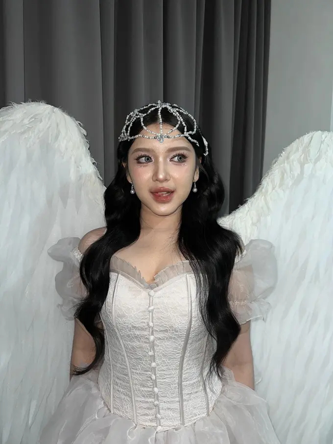 Potret Tiara Andini Tampil Bak Peri dengan Dress Bersayap di Momen Peluncuran Album Kedua