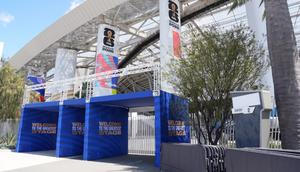 Eksterior Stadion SoFi pada 27 Mei 2026 di Inglewood, California. Jadwal Piala Dunia 2026 Amerika Serikat akan dimulai di Stadion SoFi, yang akan disebut Stadion Los Angeles selama turnamen, pada 12 Juni, ketika Timnas Amerika Serikat bermain melawan Paraguay. (Scott Strazzante/Getty Images via AFP)