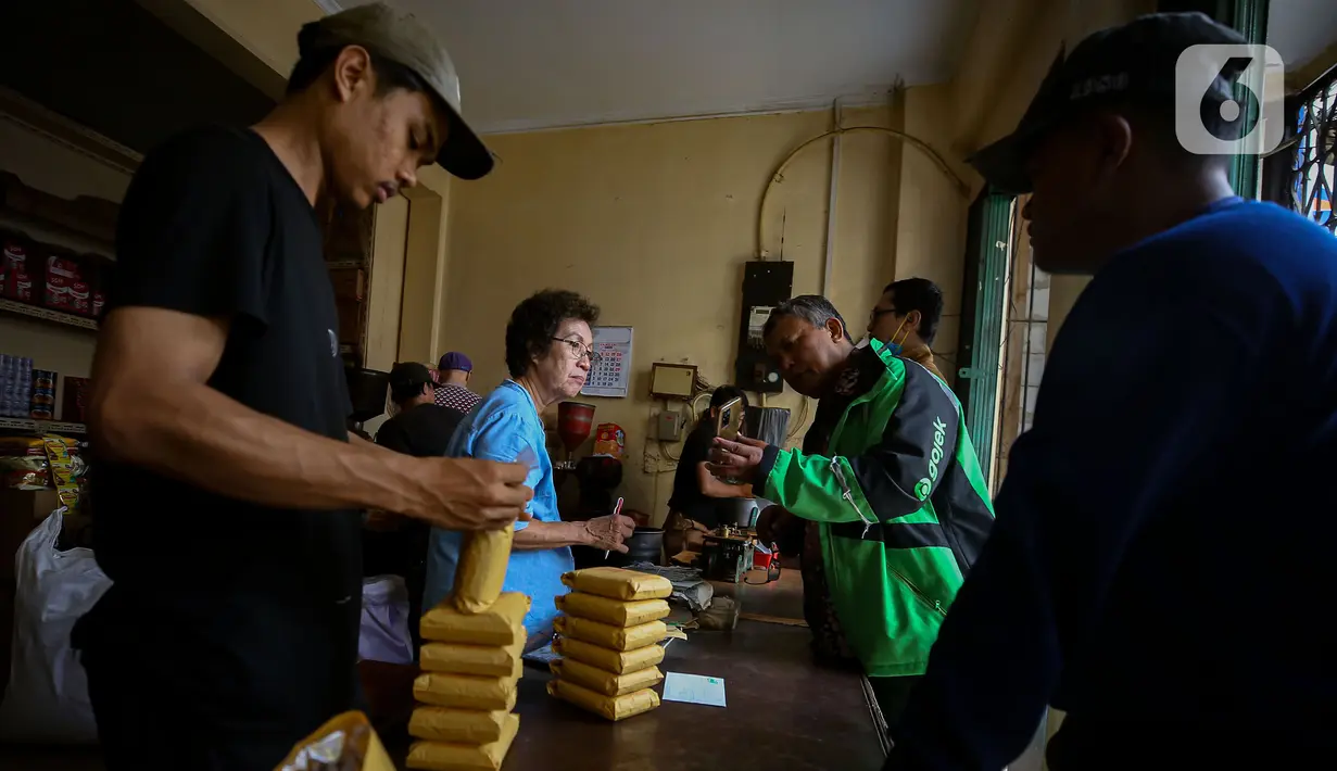 Nama kopi Terompet berubah menjadi Kopi Bis Kota sejak tahun 1943 silam. (Liputan6.com/Angga Yuniar)