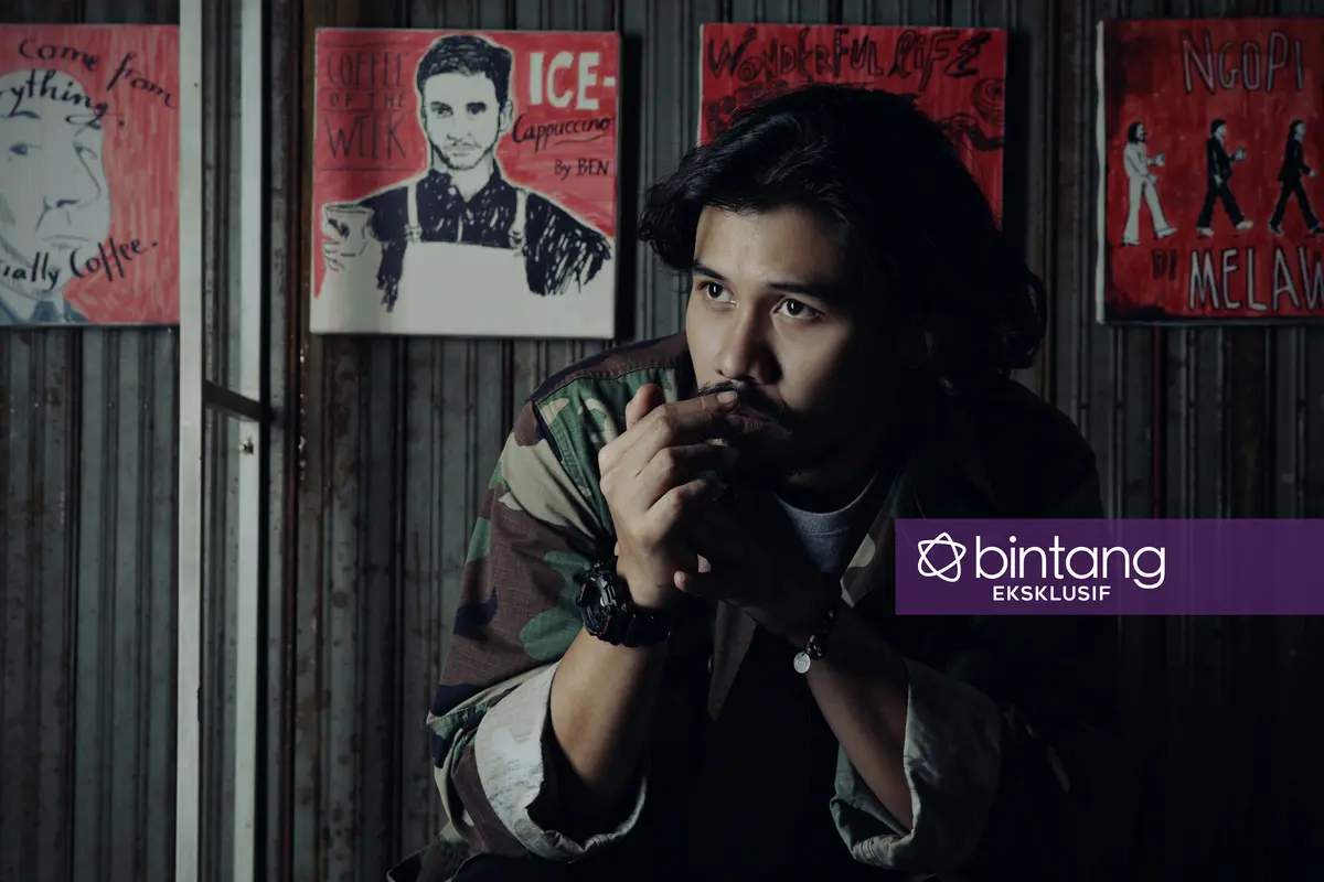 [Bintang] Eksklusif, Chicco Jerikho Sembunyikan Ketampanan di Balik Layar