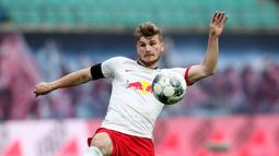 Timo Werner - Werner tampil apik di kompetisi Bundesliga sejauh ini dan telah mencetak 31 gol dari 40 penampilan untuk Leipzig di semua kompetisi. Performa pemain berusia 24 tahun ini membuat The Blues tertarik untuk mendatangkannya. (AFP/Alexander Hassenstein/pool)