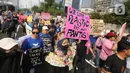 Pawai yang diinisiasi sejumlah organisasi lingkungan itu merupakan salah satu bentuk kampanye menyadarkan masyarakat dan produsen kemasan saset agar tidak menggunakan plastik sekali pakai karena sulit diurai. (Liputan6.com/Faizal Fanani)