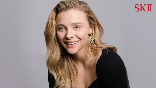 Chloe Moretz, 4 tahun sejak botol PITERA™ Essence pertamanya