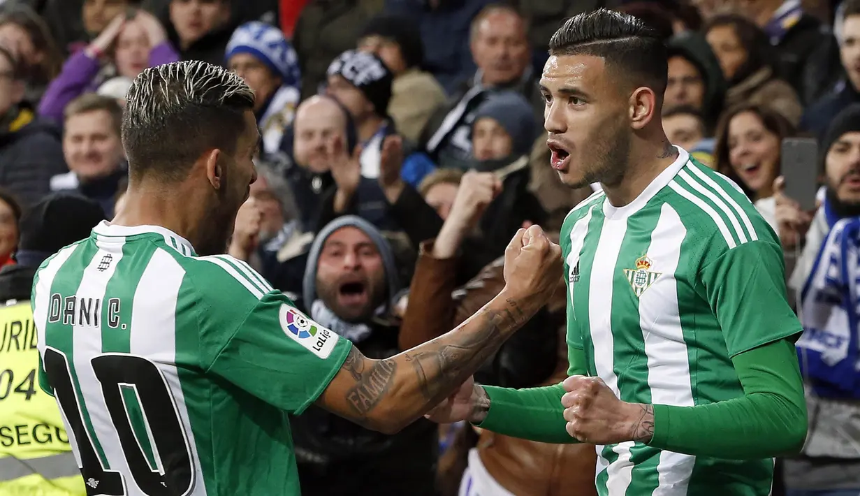 Penyerang Real Betis, Antonio Sanabria, merayakan gol yang dicetaknya ke gawang Real Madrid. Meski mendominasi, Real Madrid sempat tertinggal 0-1 terlebih dahulu pada menit ke-24. (EPA/J.J Guillen)