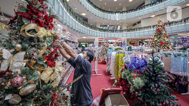 Pernak Pernik Hiasan Natal Mulai Ramai di Mal