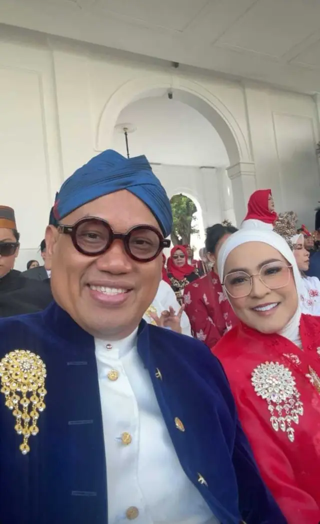 Model baju adat 7 seleb di upacara HUT RI ke-80 17 Agustus 2025, kompak foto bareng