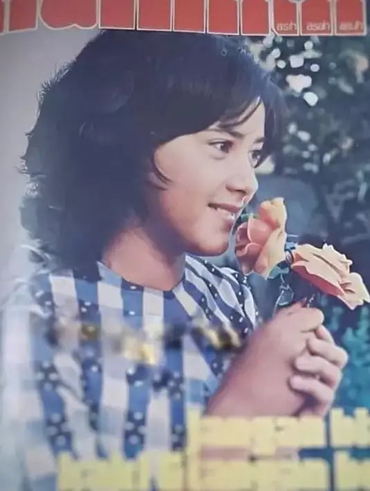 <p>Lydia Kandou salah satu artis senior yang masih eksis hingga kini. Hampir 50 tahun, ia berkecimpung didunia hiburan. Hingga kini, usianya yang sudah kepala enam, penampilannya kerap mencuri perhatian. Berikut potretnya, ibu Nana dan Naysilla Mirdad ini saat masih muda. [Instagram/@lydiakandou_]</p>