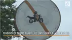 Aksi protes pengendara motor yang menilai rambu larangan sepeda motor mirip gambar kucing.