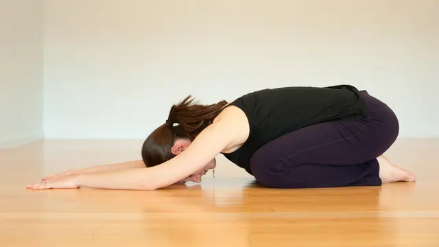 [Bintang] 8 Pose Yoga Sebelum Tidur yang Bisa Tenangkan Pikiranmu