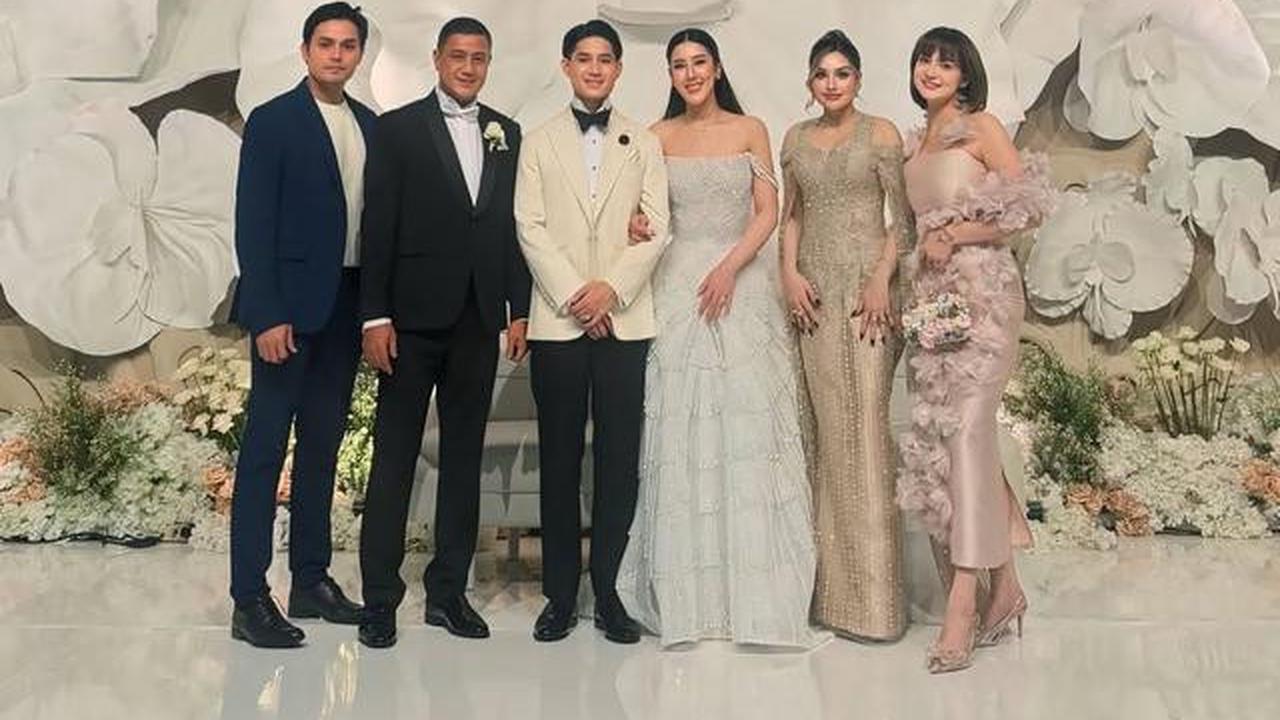 6 Potret Dekorasi Acara Pernikahan Teuku Rassya dan Cleantha Islan yang Serba Putih dan Elegan
