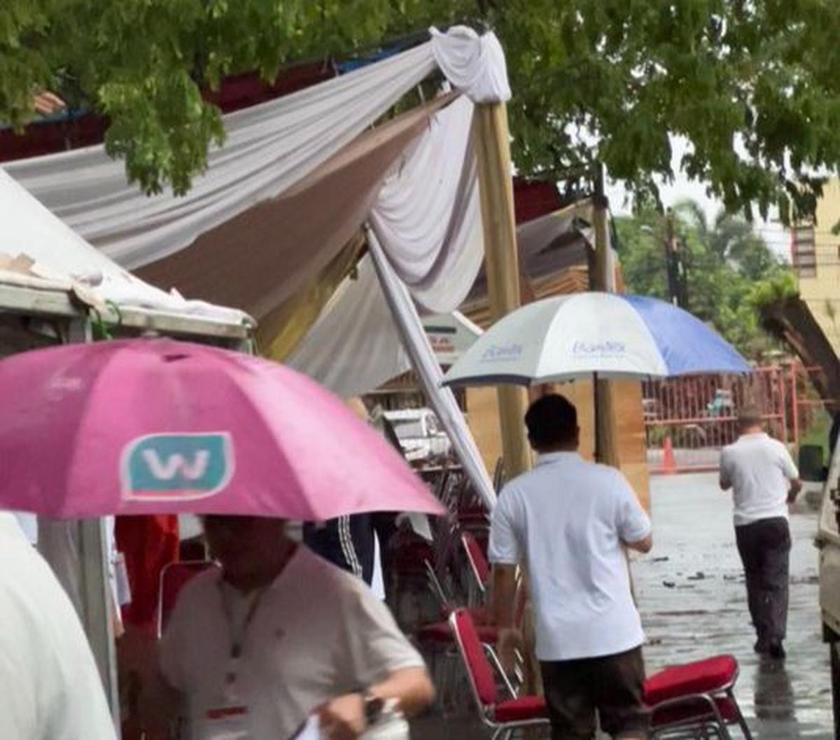 Pada hari pemilihan, Kunto Aji dan anggota lainnya harus bekerja keras karena tenda yang akan digunakan sebagai TPS rubuh karena angin kencang.<br><br>TPS pun lantas harus diganti ke lokasi indoor.