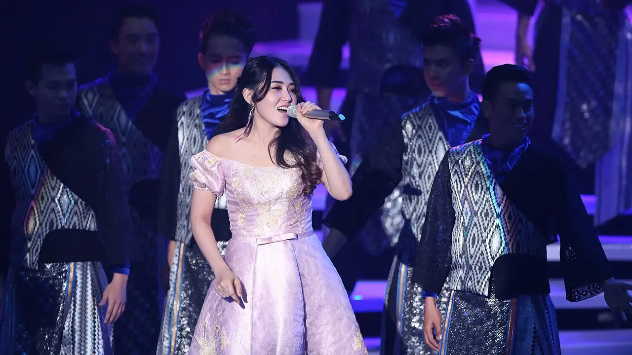 [Bintang] 5 Kolaborasi Via Vallen di Konser Luar Biasa Sayang