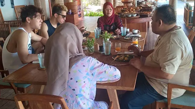 6 Momen Liburan Lesty Kejora dan Rizky Billar di Sumba, Makin Lengket