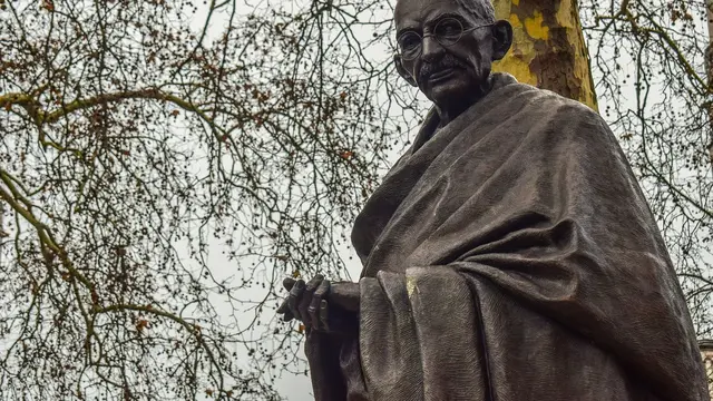 Patung Mahatma Gandhi di India