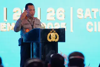 Kapolri Jenderal Listyo Sigit Prabowo saat memberikan wejangan di  Apel Kasatwil di Mako Satuan Latihan Korbrimob Polri, Cikeas, Senin (24/11/2025). (Foto: Istimewa).