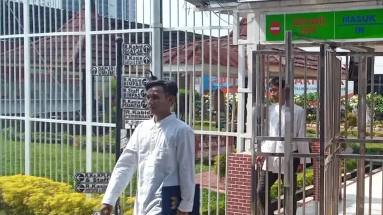 Para narapidana tersebar di seluruh Indonesia tersebut berhak mendapatkan remisi karena dianggap telah memenuhi persyaratan dari Direktorat Jenderal Pemasyarakatan berdasarkan Undang-undang Nomor 22 tahun 2022 tentang pemasyarakatan.