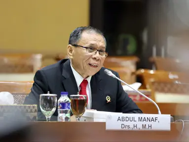 Calon hakim agung Abdul Manaf saat mengikuti uji kelakayan dan kepatutan dengan Komisi III DPR RI, Jakarta, Selasa (10/7). Komisi III dijadwalkan menggelar uji kelayakan dan kepatutan terhadap dua calon hakim agung pada hari ini. (Liputan6.com/JohanTallo)