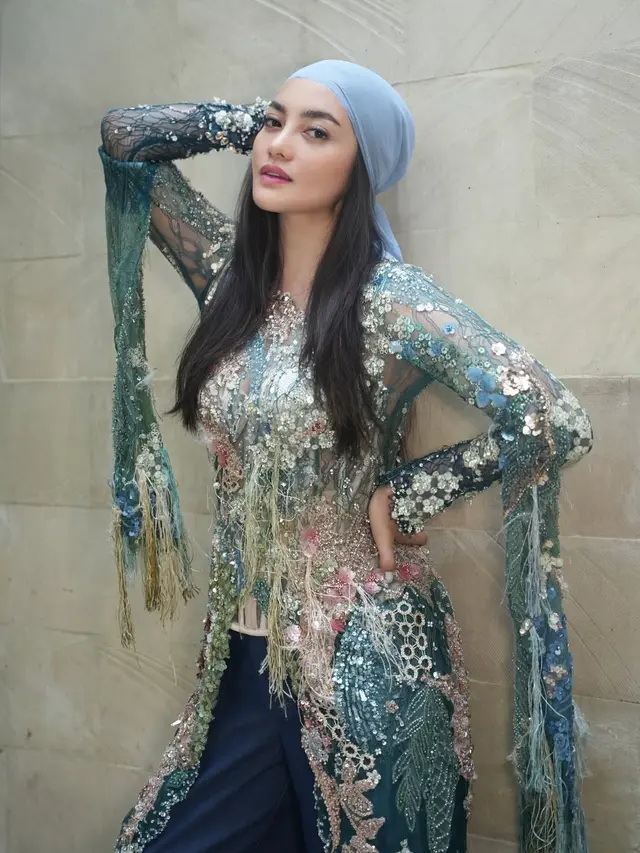 Ririn Ekawati Rayakan Hari Kartini dengan Kebaya Berpayet dan Long Pants, Modern Chic Banget!