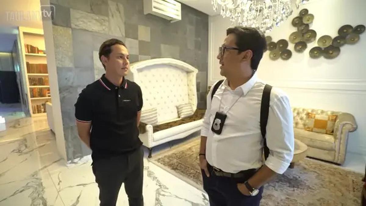 6 Potret Ruang Tamu Rumah Andhika Pratama dan Ussy Sulistiawaty, Desain Modern Klasik