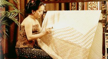 Jalan Jalan Melihat Proses Pembuatan Batik Tulis Yuk Lifestyle Fimela Com