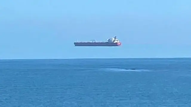 Ilusi optik kapal seperti melayang