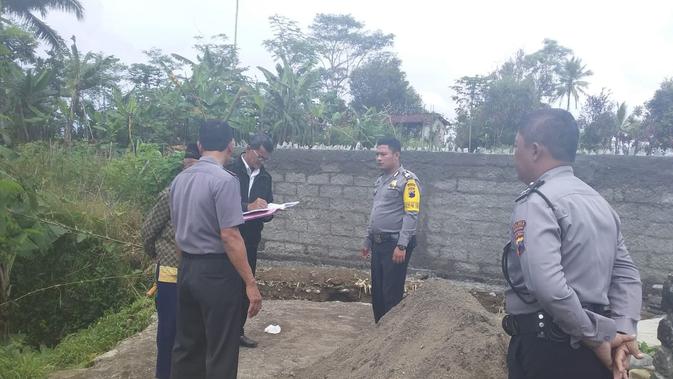 Kalah Pilkades, calon kades menutup jalur anlternatif antar desa yang melintasi tanah pribadi. (Foto: Liputan6.com/Dok. Polsek Kalikajar/Muhamad Ridlo)