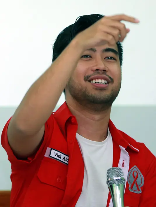 "Ya belum pilih jurusan juga sih. Karena S3 itu bisa makan waktu empat sampai lima tahun, jadi ayah menyarankan gue punya keluarga dulu, baru kuliah lagi, he he he," tandasnya. (Deki Prayoga/Bintang.com)