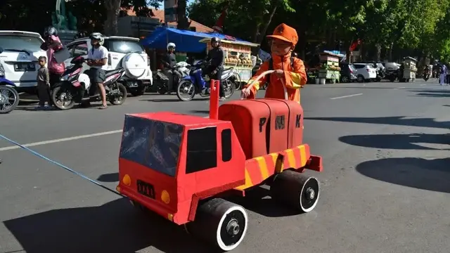7 Potret Ide Kreatif Sepeda Hias Bertema Tank dan Pesawat Untuk Karnaval