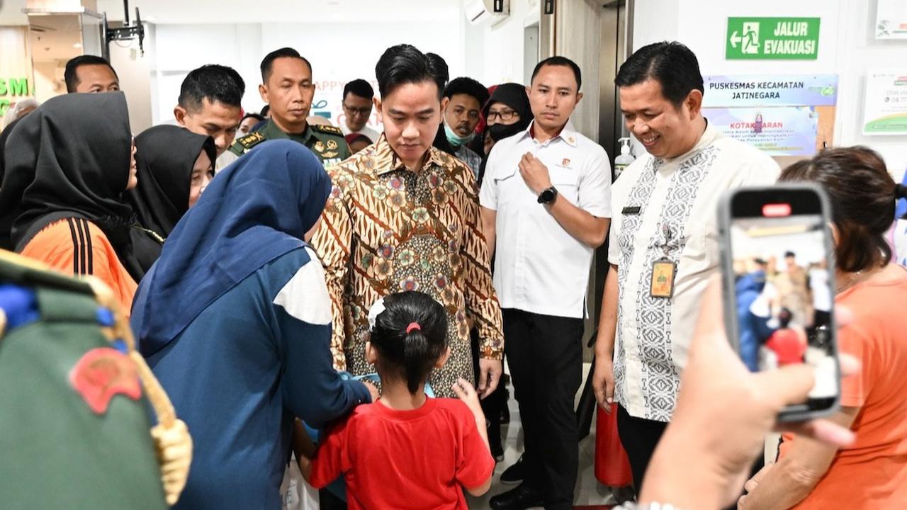 Tinjau Dua Puskesmas, Gibran Pastikan Program Cek Kesehatan Gratis Efektif