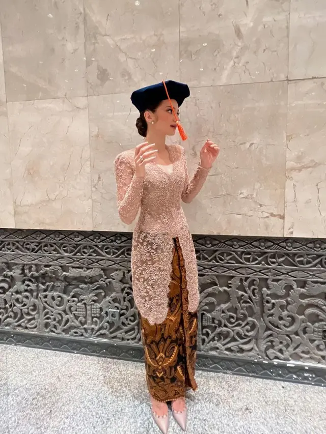 Enzy Storia wisuda (Instagram/enzystoria)