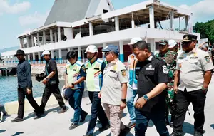 Mendagri Tinjau Lokasi Terdampak Gempa di Pelabuhan Laurentius Say Maumere