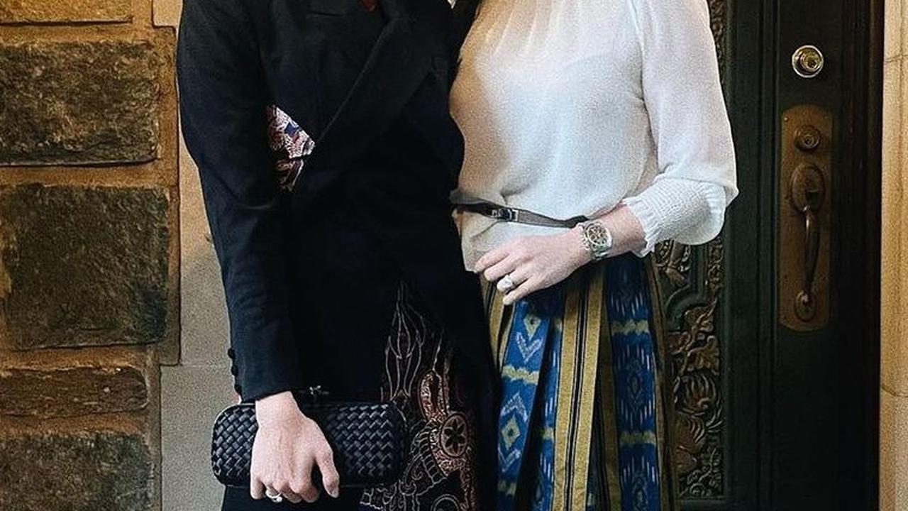 Dalam unggahan terbaru, wanita kelahiran 10 Agustus 1992 ini terlihat bergabung dengan Dharma Wanita Persatuan (DWP) KBRI Washington. Enzy terlihat bersama dengan istri Duta Besar Indonesia untuk Amerika Serikat, Ayu Heni.