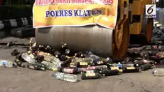 Mengawali dilakukannya operasi cipta kondisi menjelang lebaran, Polres Klaten, Jawa Tengah, Rabu pagi, memusnahkan ribuan liter miras jenis ciu hasil operasi pekat selama bulan puasa.