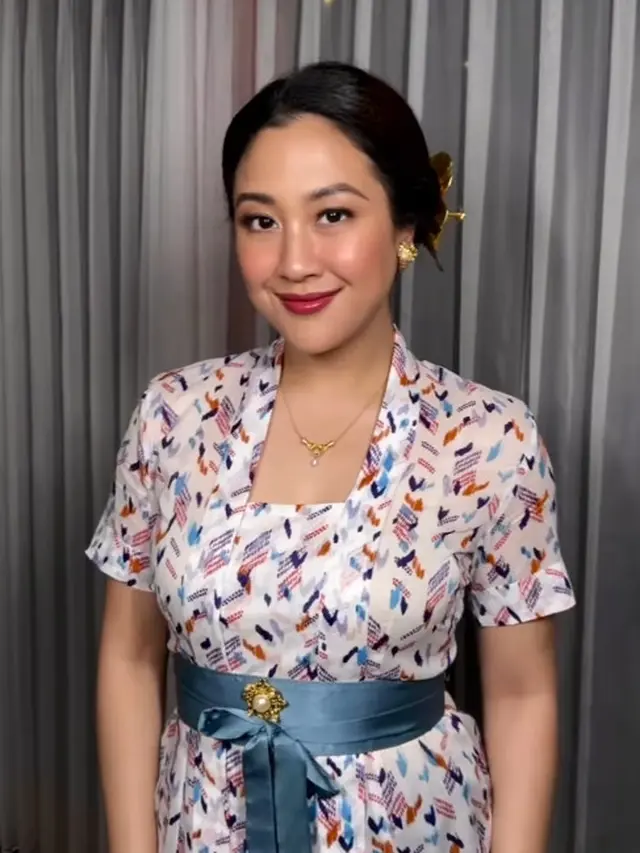 Potret Sherina Munaf saat Ikut Upacara Sakral di Bali