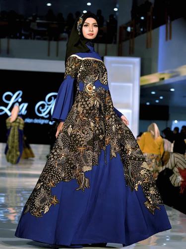 Gaya Bella Putri Ekasandra Puteri Indonesia Jatim 2019 dalam Balutan Hijab