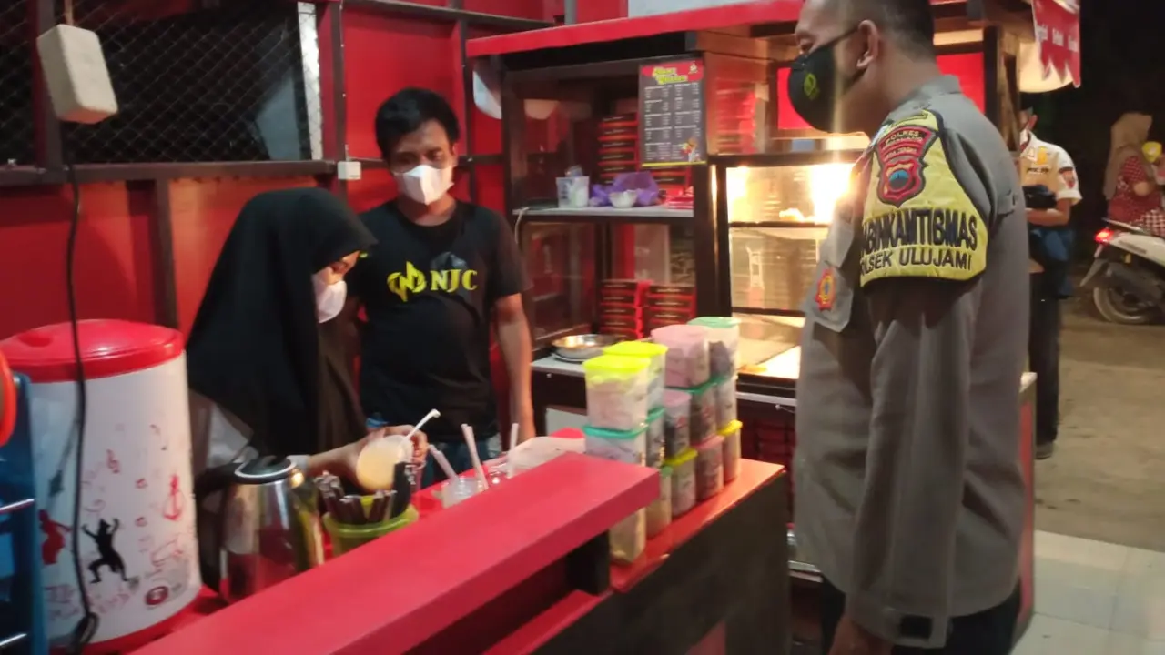 Polisi sosialisasi waspada peredaran uang palsu di Pemalang. (Foto: Liputan6.com/Polres Pemalang)