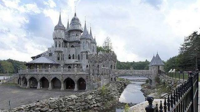 Kastil Chrismark (sumber: businessinsider)