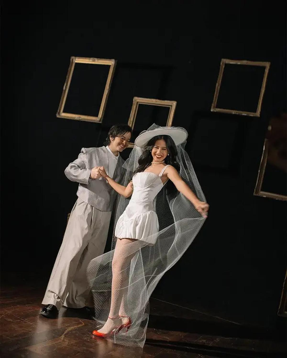 8 Foto Prewedding Angga Yunanda dan Shenina Cinnamon yang Bak Adegan Film Berbagai Genre