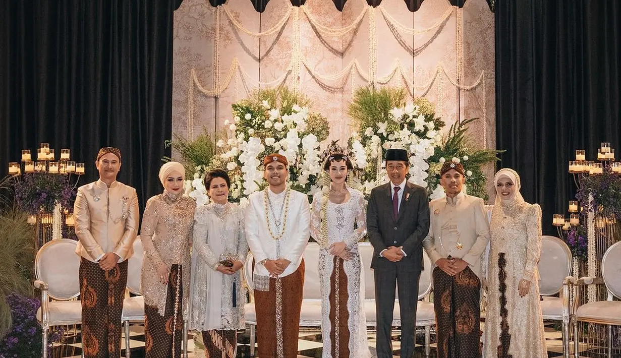 Di momen akad nikah Aaliyah dan Thariq, keluarganya kompak kenakan kebaya dan beskap nuansa nude dengan gaya khas masing-masing. [@deafebrindagallery/@thariqhalilintar].