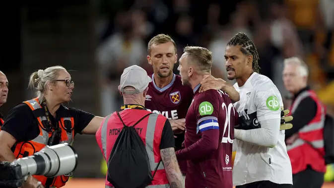 Jarrod Bowen Nyaris Bentrok dengan Suporter Usai West Ham Tersingkir dari Carabao Cup