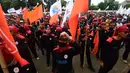 Ratusan buruh yang tergabung dalam Koalisi Serikat Pekerja dan Partai Buruh (KSP-PB), termasuk Konfederasi Serikat Pekerja Indonesia (KSPI) menggelar aksi unjuk rasa di depan Gedung MPR-DPR-DPD RI, Jakarta, Kamis (28/8/2025). (merdeka.com/Arie Basuki)