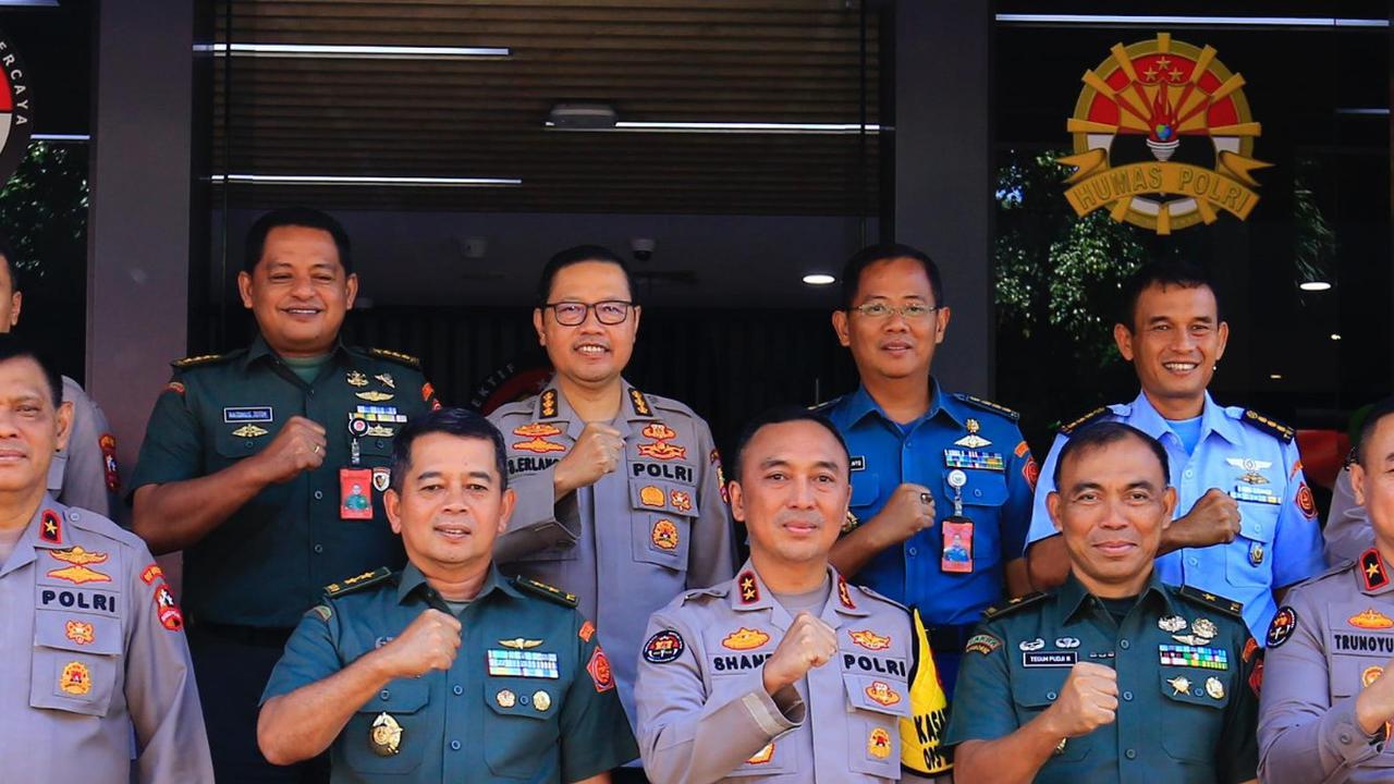 Kadiv Humas Terima Kunjungan Kapuspen TNI, Sinergitas Kunci Lewati Tantangan