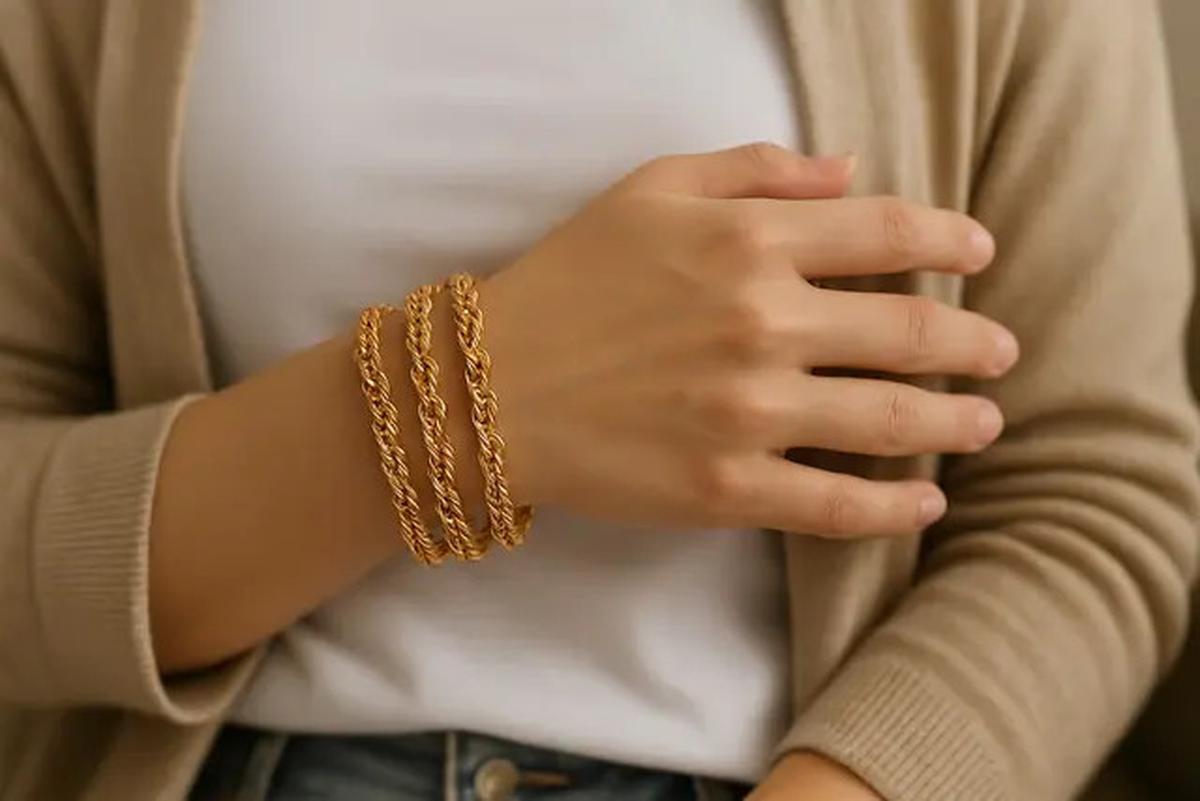 8 Gelang Rantai Twist untuk Ibu Muda, Tampil Elegan Sehari-hari dan Kekinian