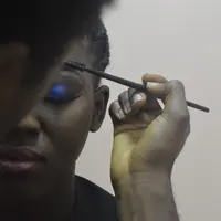 Ilustrasi makeup. Sumber foto: unsplash.com/Ovinuchi Ejiohuo.