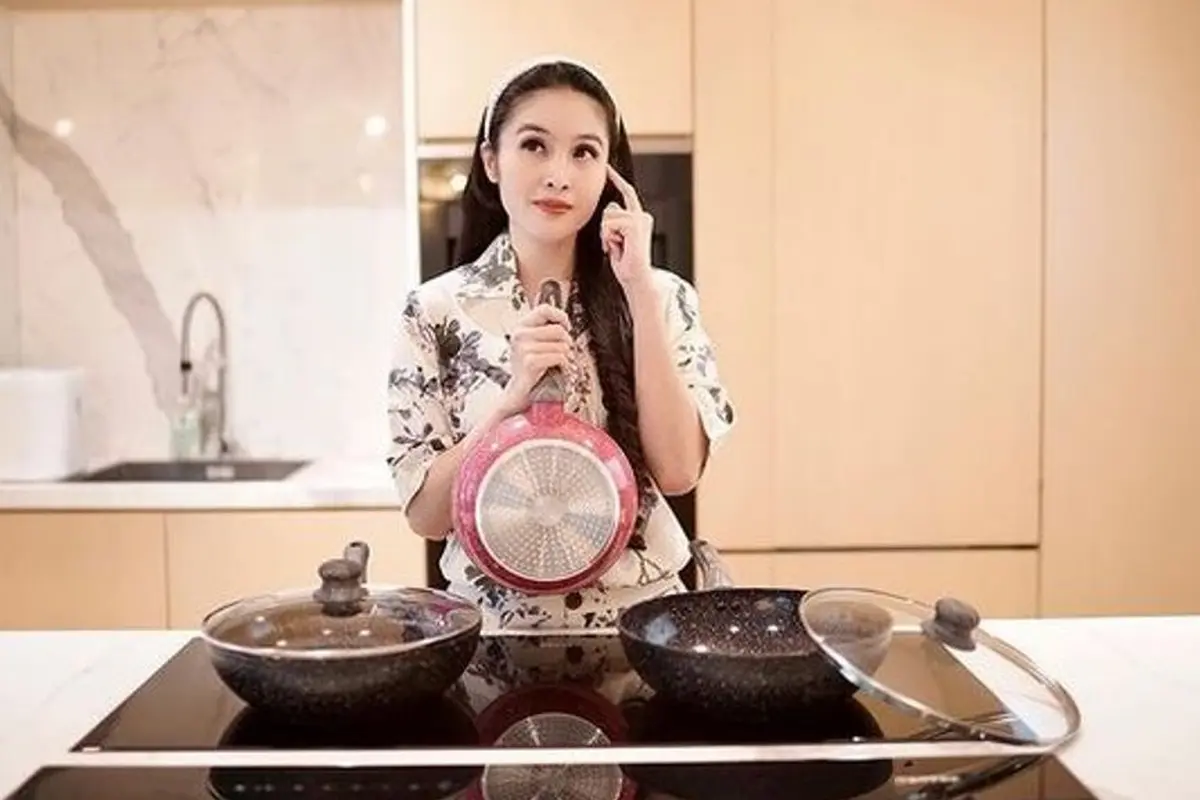 Menengok Dapur Sandra Dewi, Ada Bar Pribadi dan Peralatan Masak Khusus