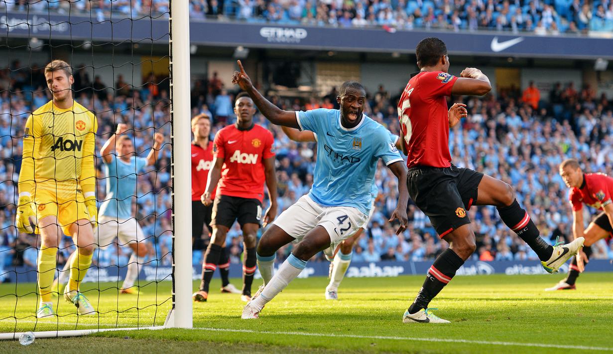 4-1. Kemenangan 4-1 Manchester City atas tamunya MU ini terjadi di pekan ke-5 Liga Inggris musim 2013/2014, 22 September 2013. Sergio Aguero menyumbang dua gol untuk Man City, sisanya dicetak Yaya Toure dan Samir Nasri. Sementara satu gol MU dicetak oleh Wayne Rooney. (AFP/Paul Ellis)